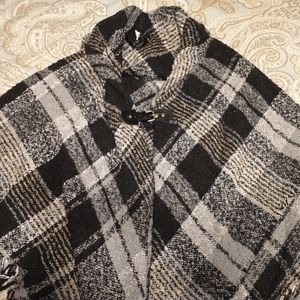 Apt 9 gray black and beige poncho